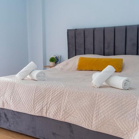 Cane Apartment New Bazaar Tirana Bagian luar foto