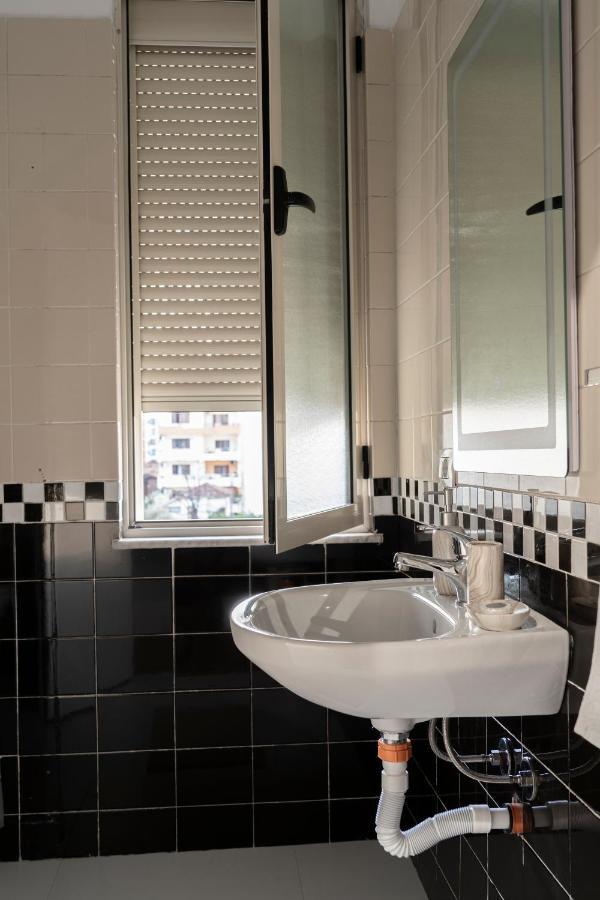 Cane Apartment New Bazaar Tirana Bagian luar foto
